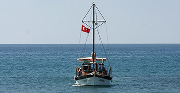 side boat tour
