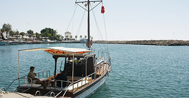 side boat tour